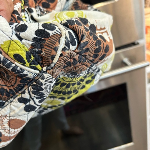 Vera Bradley Black and Green Patterned Backpack, very slight wear, overall GUC - Picture 4 of 11